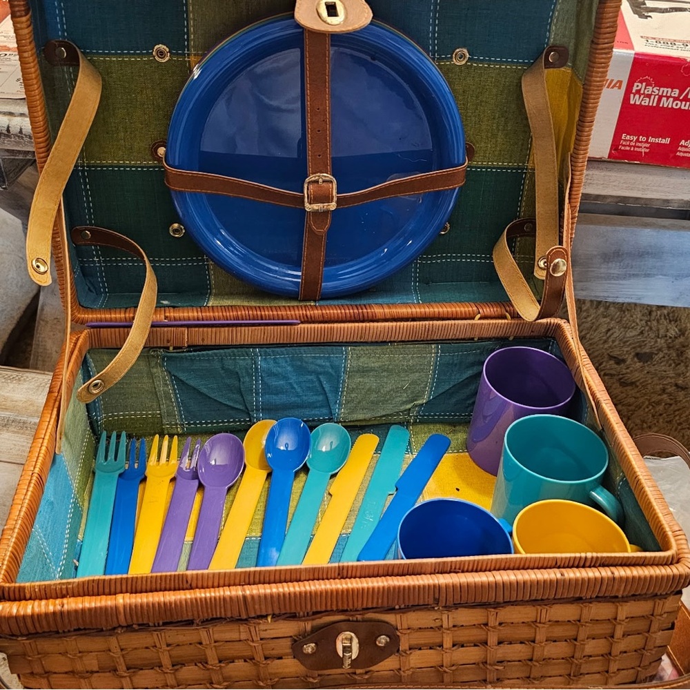 Colorful Picnic Basket Set
